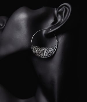 fine-jewelry-promotion-ears-woman